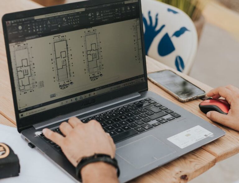 architekt pracuje na programie archicad